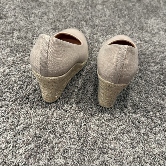 J. Crew Women's Cream wedge shoes size 7 1/2 - Picture 7 of 7